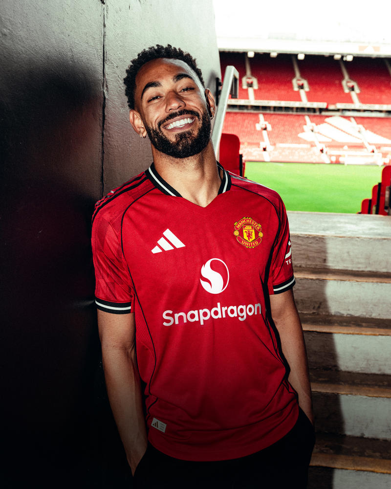 Latest transfer news headlines, Gyokeres to Arsenal fee revealed, Tottenham get Kudus boost, Arsenal reveal Martin Zubimendi shirt number, Gyokeres to Arsenal update, Arsenal close in on Gyokeres, Arteta: Zubimendi could be key signing for Arsenal, Arsenal confirm Zubimendi signing, Kudus to Tottenham update, Barcelona to step up Rashford move, Spurs eye Kudus alternative, Chelsea outcast eyes homecoming, Tottenham plan second Kudus bid next week, Man Utd make shock move for Calvert-Lewin, Arsenal in Gyokeres breakthrough, Nwaneri to Chelsea twist, Arsenal plot opening Madueke bid, Reece James sends fitness update, Fran Garcia on his future, Nwaneri 'reluctant' to sign new Arsenal deal, Chelsea and Arsenal to hold Madueke talks, Tottenham plot second bid for Kudus after £50m offer rejected, Walker speaks on shock Burnley move, Porto chasing Sainz, Jackson future in doubt?, No offers for Madueke, Stoke land Mubama, Watford sign Semedo, Done deal! Brighton land left-back, Chelsea interested in Nwaneri, Arsenal agree Madueke deal, Done deal! Chelsea sign Gittens, Arsenal face new Rodrygo rival, Arsenal step up Madueke talks, Gyokeres set for Sporting return, Maksym Taloverov joins Stoke, Arsenal get Madueke boost, Man Utd reveal Leon plan, Walker reacts to Burnley move, Man Utd confirm Leon signing, DONE DEAL, Arsenal 'prepare' Gyokeres move, Palmer praises Estevao, Man Utd stars to seek summer moves, Cunha shirt number, Gittens announcement imminent, Maresca on Madueke's future, Arsenal set new Gyokeres deadline, Osimhen chooses Man Utd move, Chelsea in talks over Dibling deal, Arsenal get huge Rodrygo boost, Madueke wants Arsenal move, Rashford chooses preferred next club, Woltemade to Bayern hits pothole, Calvert-Lewin receives Premier League, Bundesliga offers, DONE DEAL: Chelsea wonderkid joins Torino, Nwaneri in contract talks, Eze to push for Arsenal switch, Juventus to terminate Vlahovic?, DONE DEAL: Jonathan David joins Juventus, Martinelli to Saudi Arabia?, More on Gittens and Chelsea, Kyle Walker set for shock move, DONE DEAL: Keane extends Everton deal, Manchester City eye Inter defender, NEW: Man United tried for Ndidi last summer, Cunha handed No10 shirt, Man Utd quintet hand in transfer requests, Coutinho leaves Villa, Brownhill Burnley future uncertain, Hirst commits future to Ipswich, Scalvini top Newcastle target, Rashford to return to Man Utd, Galbraith set for Swans, David jets in for Juve medical, Cajuste attracting suitors, Charlton add Bell, Spurs appoint Martin Ho, Al-Nassr turn attention to Martinelli, Arsenal and Chelsea keeping tabs on Smit, Dumfries' release clause, Silva turns down Saudi, Williams speaks on new Bilbao deal, Man Utd not pursuing Calvert-Lewin, Tomiyasu to leave Arsenal, Nico Williams signs new deal, Man City appoint Andree Jeglertz, Arteta and Heinze set for Arsenal reunion, Gittens set for Chelsea move, DONE DEAL, David arrives for medical, Rodrygo boost, Arsenal to appoint Gabriel Heinze, Newcastle launch second Elanga bid, Arsenal hold fresh Madueke talks, Spurs looking to sell Richarlison, Diouf unimpressed by Burnley demands, Milambo signs for Brentford, Bournemouth close in on Diakite, Man City appoint Jeglertz, Newcastle launch Elanga bid