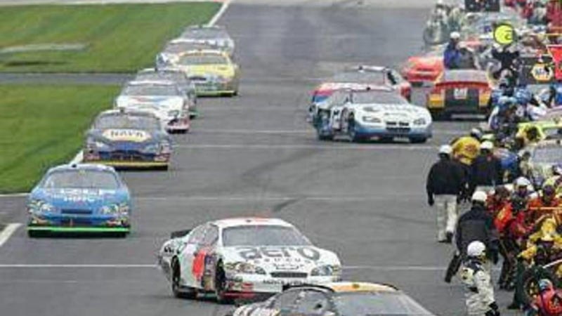 11. 2006 Golden Corral 500 (Atlanta) – 156.622 mph 15. 1969 Talladega 500 – 153.778 mph, 14. 1997 Winston 500 (Talladega) – 154.597 mph, 13. 1984 Firecracker 400 (Daytona) – 155.558 mph, 12. 1997 Pepsi 400 (Michigan) – 155.913 mph, 11. 2006 Golden Corral 500 (Atlanta) – 156.622 mph, 10. 2019 Folds of Honor QuikTrip 500 (Atlanta) – 158.260 mph, 9. 1999 Dura Lube 500 (Phoenix) – 158.558 mph, 8. 2000 Dura Lube 300 (New Hampshire) – 159.903 mph, 7. 1997 Miller 400 (Michigan) – 160.655 mph, 6. 1999 Kmart 400 (Michigan) – 161.001 mph, 5. 1995 UAW-GM Teamwork 500 (Pocono) – 161.602 mph, 4. 1995 MBNA 500 (Dover) – 161.922 mph, 3. 1994 Michigan 400 – 166.212 mph, 2. 1997 AC Delco 400 (Rockingham) – 166.616 mph, 1. 2022 Quaker State 400 (Atlanta Motor Speedway) – 171.604 mph