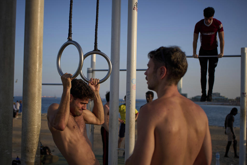 Dumbbells and barbells, Weight machines, Resistance bands and tubes, Bodyweight resistance