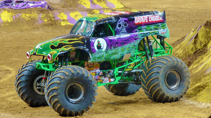 1. Grave Digger 1. Grave Digger, 2. El Toro Loco, 3. Avenger, 4. Bounty Hunter, 5. Monster Mutt Dalmatian, 6. Raminator, 7. Maximum Destruction (Max-D), 8. Bad Habit, 9. Ice Cream Man, 10. Zombie, 11. Big Kahuna, 12. Scooby-Doo, 13. Brutus, 14. Prowler, 15. Jurassic Attack, 16. Tailgator, 17. Wild Thang, 18. Saigon Shaker, 19. Megalodon, 20. EarthShaker