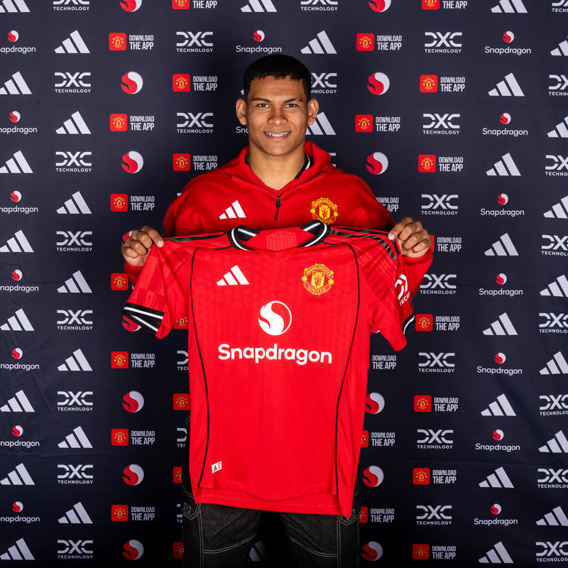 Latest transfer news headlines, Gyokeres to Arsenal fee revealed, Tottenham get Kudus boost, Arsenal reveal Martin Zubimendi shirt number, Gyokeres to Arsenal update, Arsenal close in on Gyokeres, Arteta: Zubimendi could be key signing for Arsenal, Arsenal confirm Zubimendi signing, Kudus to Tottenham update, Barcelona to step up Rashford move, Spurs eye Kudus alternative, Chelsea outcast eyes homecoming, Tottenham plan second Kudus bid next week, Man Utd make shock move for Calvert-Lewin, Arsenal in Gyokeres breakthrough, Nwaneri to Chelsea twist, Arsenal plot opening Madueke bid, Reece James sends fitness update, Fran Garcia on his future, Nwaneri 'reluctant' to sign new Arsenal deal, Chelsea and Arsenal to hold Madueke talks, Tottenham plot second bid for Kudus after £50m offer rejected, Walker speaks on shock Burnley move, Porto chasing Sainz, Jackson future in doubt?, No offers for Madueke, Stoke land Mubama, Watford sign Semedo, Done deal! Brighton land left-back, Chelsea interested in Nwaneri, Arsenal agree Madueke deal, Done deal! Chelsea sign Gittens, Arsenal face new Rodrygo rival, Arsenal step up Madueke talks, Gyokeres set for Sporting return, Maksym Taloverov joins Stoke, Arsenal get Madueke boost, Man Utd reveal Leon plan, Walker reacts to Burnley move, Man Utd confirm Leon signing, DONE DEAL, Arsenal 'prepare' Gyokeres move, Palmer praises Estevao, Man Utd stars to seek summer moves, Cunha shirt number, Gittens announcement imminent, Maresca on Madueke's future, Arsenal set new Gyokeres deadline, Osimhen chooses Man Utd move, Chelsea in talks over Dibling deal, Arsenal get huge Rodrygo boost, Madueke wants Arsenal move, Rashford chooses preferred next club, Woltemade to Bayern hits pothole, Calvert-Lewin receives Premier League, Bundesliga offers, DONE DEAL: Chelsea wonderkid joins Torino, Nwaneri in contract talks, Eze to push for Arsenal switch, Juventus to terminate Vlahovic?, DONE DEAL: Jonathan David joins Juventus, Martinelli to Saudi Arabia?, More on Gittens and Chelsea, Kyle Walker set for shock move, DONE DEAL: Keane extends Everton deal, Manchester City eye Inter defender, NEW: Man United tried for Ndidi last summer, Cunha handed No10 shirt, Man Utd quintet hand in transfer requests, Coutinho leaves Villa, Brownhill Burnley future uncertain, Hirst commits future to Ipswich, Scalvini top Newcastle target, Rashford to return to Man Utd, Galbraith set for Swans, David jets in for Juve medical, Cajuste attracting suitors, Charlton add Bell, Spurs appoint Martin Ho, Al-Nassr turn attention to Martinelli, Arsenal and Chelsea keeping tabs on Smit, Dumfries' release clause, Silva turns down Saudi, Williams speaks on new Bilbao deal, Man Utd not pursuing Calvert-Lewin, Tomiyasu to leave Arsenal, Nico Williams signs new deal, Man City appoint Andree Jeglertz, Arteta and Heinze set for Arsenal reunion, Gittens set for Chelsea move, DONE DEAL, David arrives for medical, Rodrygo boost, Arsenal to appoint Gabriel Heinze, Newcastle launch second Elanga bid, Arsenal hold fresh Madueke talks, Spurs looking to sell Richarlison, Diouf unimpressed by Burnley demands, Milambo signs for Brentford, Bournemouth close in on Diakite, Man City appoint Jeglertz, Newcastle launch Elanga bid