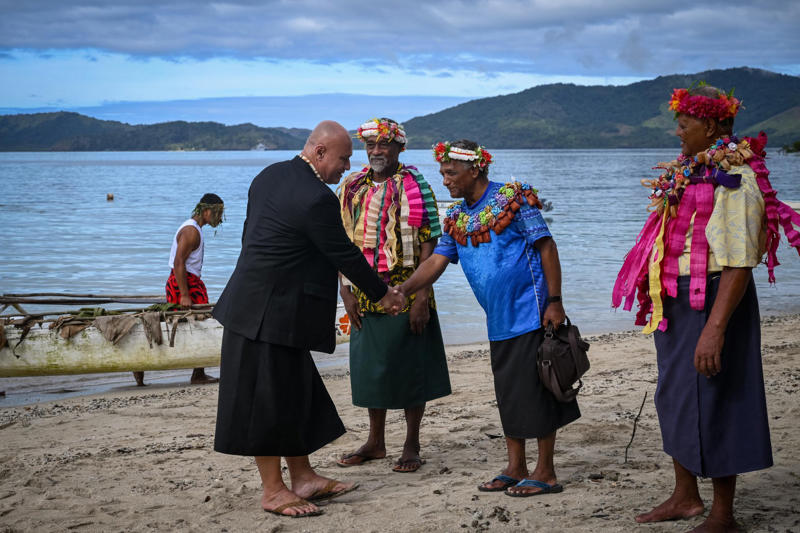 Tuvalu prepares to go online An exodus is happening in real time, A small South Pacific archipelago, Tuvalu is facing an existential crisis, Tuvalu, underwater in 2050, Expecting hundreds of flooding days a year, Climate Visa: the exodus from Tuvalu, Looking at mass relocation, A pact for survival, Australia opened its doors to Tuvalu, Australia is investing in Tuvalu's defense, Nowhere to relocate in Tuvalu, Tuvalu wants to save its culture and identity, Tuvalu prepares to go online, Creating the world's first online nation, Tuvalu, a precedent for the world, Tuvalu will not give up