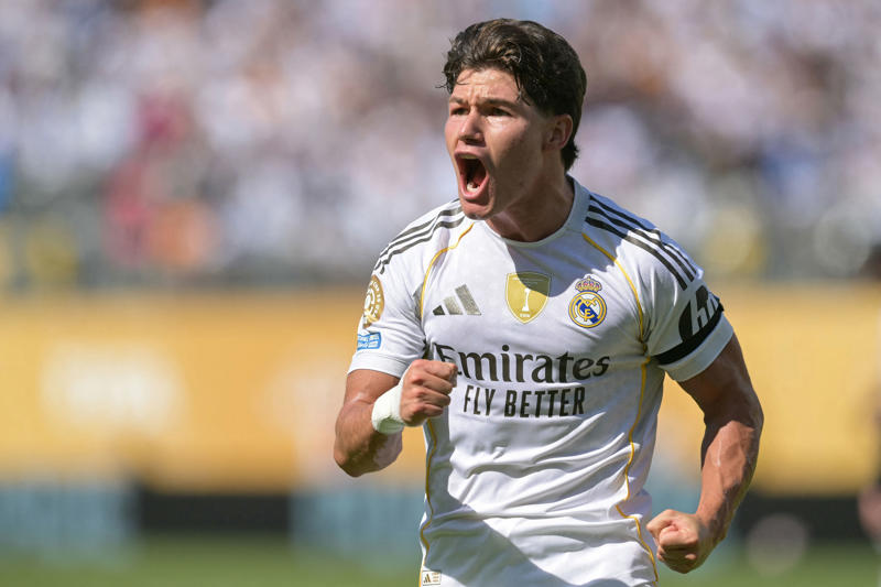 Latest transfer news headlines, Gyokeres to Arsenal fee revealed, Tottenham get Kudus boost, Arsenal reveal Martin Zubimendi shirt number, Gyokeres to Arsenal update, Arsenal close in on Gyokeres, Arteta: Zubimendi could be key signing for Arsenal, Arsenal confirm Zubimendi signing, Kudus to Tottenham update, Barcelona to step up Rashford move, Spurs eye Kudus alternative, Chelsea outcast eyes homecoming, Tottenham plan second Kudus bid next week, Man Utd make shock move for Calvert-Lewin, Arsenal in Gyokeres breakthrough, Nwaneri to Chelsea twist, Arsenal plot opening Madueke bid, Reece James sends fitness update, Fran Garcia on his future, Nwaneri 'reluctant' to sign new Arsenal deal, Chelsea and Arsenal to hold Madueke talks, Tottenham plot second bid for Kudus after £50m offer rejected, Walker speaks on shock Burnley move, Porto chasing Sainz, Jackson future in doubt?, No offers for Madueke, Stoke land Mubama, Watford sign Semedo, Done deal! Brighton land left-back, Chelsea interested in Nwaneri, Arsenal agree Madueke deal, Done deal! Chelsea sign Gittens, Arsenal face new Rodrygo rival, Arsenal step up Madueke talks, Gyokeres set for Sporting return, Maksym Taloverov joins Stoke, Arsenal get Madueke boost, Man Utd reveal Leon plan, Walker reacts to Burnley move, Man Utd confirm Leon signing, DONE DEAL, Arsenal 'prepare' Gyokeres move, Palmer praises Estevao, Man Utd stars to seek summer moves, Cunha shirt number, Gittens announcement imminent, Maresca on Madueke's future, Arsenal set new Gyokeres deadline, Osimhen chooses Man Utd move, Chelsea in talks over Dibling deal, Arsenal get huge Rodrygo boost, Madueke wants Arsenal move, Rashford chooses preferred next club, Woltemade to Bayern hits pothole, Calvert-Lewin receives Premier League, Bundesliga offers, DONE DEAL: Chelsea wonderkid joins Torino, Nwaneri in contract talks, Eze to push for Arsenal switch, Juventus to terminate Vlahovic?, DONE DEAL: Jonathan David joins Juventus, Martinelli to Saudi Arabia?, More on Gittens and Chelsea, Kyle Walker set for shock move, DONE DEAL: Keane extends Everton deal, Manchester City eye Inter defender, NEW: Man United tried for Ndidi last summer, Cunha handed No10 shirt, Man Utd quintet hand in transfer requests, Coutinho leaves Villa, Brownhill Burnley future uncertain, Hirst commits future to Ipswich, Scalvini top Newcastle target, Rashford to return to Man Utd, Galbraith set for Swans, David jets in for Juve medical, Cajuste attracting suitors, Charlton add Bell, Spurs appoint Martin Ho, Al-Nassr turn attention to Martinelli, Arsenal and Chelsea keeping tabs on Smit, Dumfries' release clause, Silva turns down Saudi, Williams speaks on new Bilbao deal, Man Utd not pursuing Calvert-Lewin, Tomiyasu to leave Arsenal, Nico Williams signs new deal, Man City appoint Andree Jeglertz, Arteta and Heinze set for Arsenal reunion, Gittens set for Chelsea move, DONE DEAL, David arrives for medical, Rodrygo boost, Arsenal to appoint Gabriel Heinze, Newcastle launch second Elanga bid, Arsenal hold fresh Madueke talks, Spurs looking to sell Richarlison, Diouf unimpressed by Burnley demands, Milambo signs for Brentford, Bournemouth close in on Diakite, Man City appoint Jeglertz, Newcastle launch Elanga bid