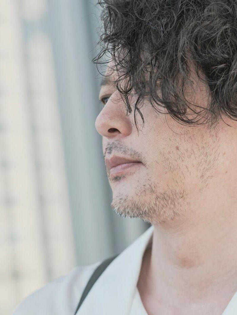 「面白くなければ、俳優じゃない」, 「数字の正解」に縛られたら、作品は面白くなくなる, 「稼ぐ場所」と「表現する場所」を分けた理由, 「これは映画でなければ語れない」と思った瞬間, 感情を見つめ、言葉にして、演技へと昇華する, 乾いた心が交差する、その静かな瞬間に希望を込めて, 余白を知り、質に向き合う―50歳を前に見えた働き方のかたち