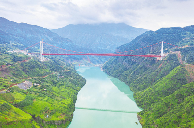 15: Jin’an Bridge, China – 1386 metres (4547ft, 0.86 miles) 20: Golden Gate Bridge, USA – 1280 metres (4199ft, 0.8 miles), 19: Verrazzano-Narrows Bridge, USA – 1298 metres (4258ft, 0.8 miles), 18: Hardanger Bridge, Norway – 1310 metres (4297ft, 0.81 miles), 17: Tsing Ma Bridge, Hong Kong – 1377 metres (4517ft, 0.86 miles), 16: Jiangyin Bridge, China – 1385 metres (4544ft, 0.86 miles), 15: Jin’an Bridge, China – 1386 metres (4547ft, 0.86 miles), 14: Yavuz Sultan Selim Bridge, Turkey – 1408 metres (4619ft, 0.87 miles), 13: Humber Bridge, UK – 1410 metres, 12: Nanjing Qixiashan Yangtze River Bridge, China – 1418 metres (4652ft, 0.88 miles), 11: Second Dongting Bridge, China – 1480 metres (4855ft, 0.92 miles), 10: Runyang Bridge, China – 1490 metres (4888ft, 0.93 miles), 9: Yi Sun-sin Bridge, South Korea – 1545 metres (5068ft, 0.96 miles), 8: Osman Gazi Bridge, Turkey – 1550 metres (5085ft, 0.96 miles), 7: Great Belt Bridge, Denmark – 1624 metres (5328ft, 1.0 miles), 6: Xihoumen Bridge, China – 1650 metres (5414ft, 1.03 miles), 5: Shenzhen-Zhongshan Bridge, China – 1666 metres (5466ft, 1.04 miles), 4: Nansha Bridge, China – 1688 metres (5538ft, 1.05 miles), 3: Yangsigang Yangtze River Bridge, China – 1700 metres (5577ft, 1.06 miles), 2: Akashi Kaiko Bridge, Japan – 1991 metres (6532ft, 1.24 miles)