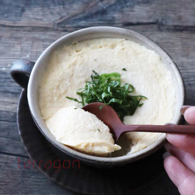 今日の主役は、豆腐！, 暑い時期にさっぱりおいしい！「もずくと豆腐の出汁茶漬け」, 材料・分量（調理時間：1分／たっぷり1人分）, おいしさプラスアレンジ, タラゴンの挿し木（お料理ブログ）※毎日更新中！ http://ameblo.jp/tarragon, インスタグラム（おいしい日常を日々更新♪） http://instagram.com/junko_ok/