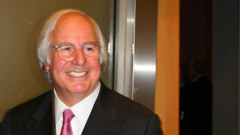 2. Frank Abagnale’s Identity Hoaxes 1. WorldCom’s Billion Accounting Fraud, 2. Frank Abagnale’s Identity Hoaxes, 3. Eiffel Tower Sold—Twice, 4. Enron’s Billion Cover-Up, 5. Fake Heiress Anna Sorokin, 6. Ponzi’s Postal Coupon Scheme, 7. HealthSouth’s .7 Billion Fraud, 8. Fyre Festival’s Luxury Lie, 9. Madoff’s Billion Scam, 10. Luckin Coffee’s Fake Sales, 11. Tyco Execs Loot Company Funds, 12. Jordan Belfort’s Stock Scam, 13. Adelphia’s Billion-Dollar Family Theft, 14. Theranos Blood Test Hoax, 15. Stanford’s Billion CD Fraud, 16. Wirecard’s Billion Disappearance, 17. Peregrine’s Forged Bank Records, 18. Refco’s Hidden Loan Fraud, 19. OneCoin’s Vanishing Cryptoqueen, 20. MMM’s Russian Pyramid Collapse