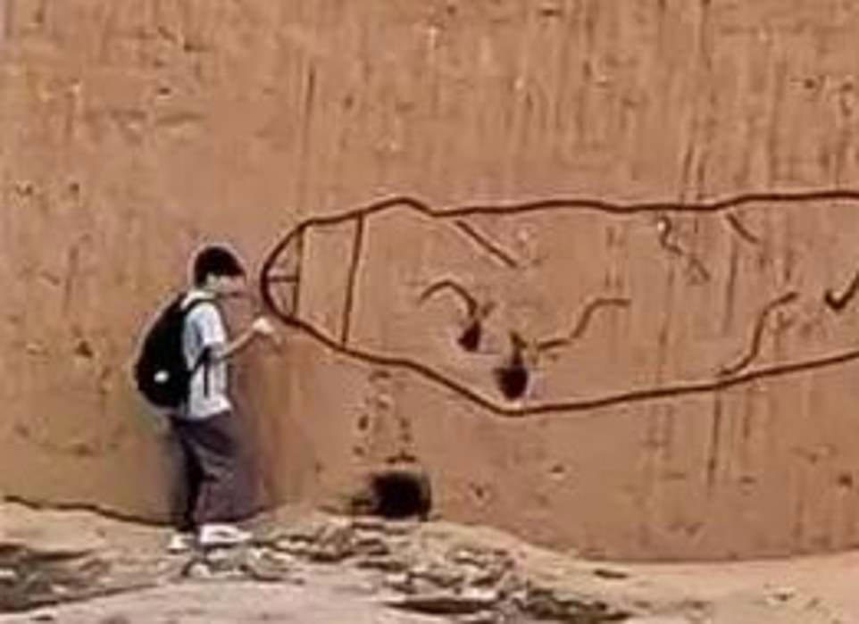 Ancient City discovered in Peru, filled with sculptures and jewelry