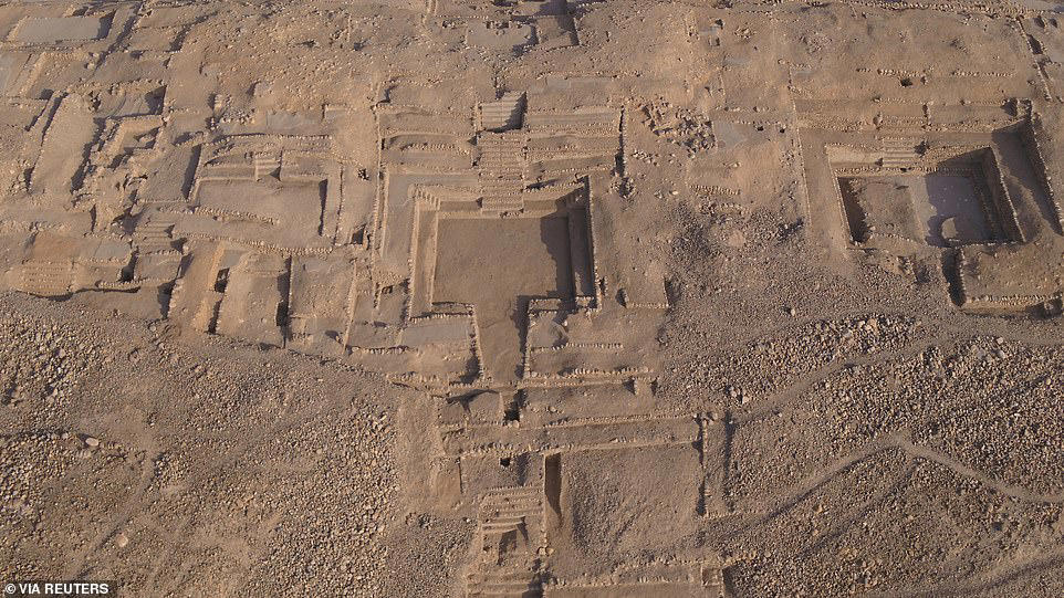 Ancient City discovered in Peru, filled with sculptures and jewelry