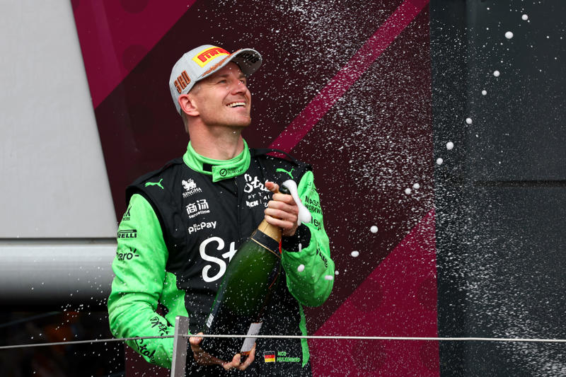 🚨 Headlines, ⚽️ Mexico 2, USA 1, ⚾️ MLB All-Stars: Rosters announced, 🇺🇸 Photos across America, 🌎 Photos around the world, 📊 By the numbers, 📺 Watchlist: Monday, July 7, 🏀 WNBA trivia, 🍿 Baker's Dozen: Top plays of the weekend