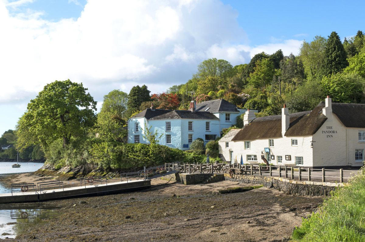 Pandora Inn (Restronguet Creek, Cornwall) The Anchor Inn (Seatown, Dorset), The Black Friar (Salford, Greater Manchester), The Brisley Bell (Brisley, Norfolk), The Britannia Inn (Elterwater, Cumbria), Cheers Café Bar & Tavern (Fraserburgh, Aberdeenshire), The Fighting Cocks (Horton Kirby, Kent), The Ferry (Wallasey, Wirral), The Final Whistle (Southwell, Nottinghamshire), Gaggle of Geese (Buckland Newton, Dorset), The Hayhurst Arms (Bostock Green, Cheshire), The Holly Tree (Forest Gate, London), The Jolly Fisherman (Craster, Northumberland), Myrtle Tavern (Meanwood, Leeds), Pandora Inn (Restronguet Creek, Cornwall), The Plough (Prestbury, Gloucestershire), The Ram Inn (Firle, East Sussex), The Ship (Wandsworth, London), Tafarn Sinc (Rosebush, Pembrokeshire), Teuchters Landing (Leith, Edinburgh), Tŷ Coch Inn (Porthdinllaen, Gwynedd)