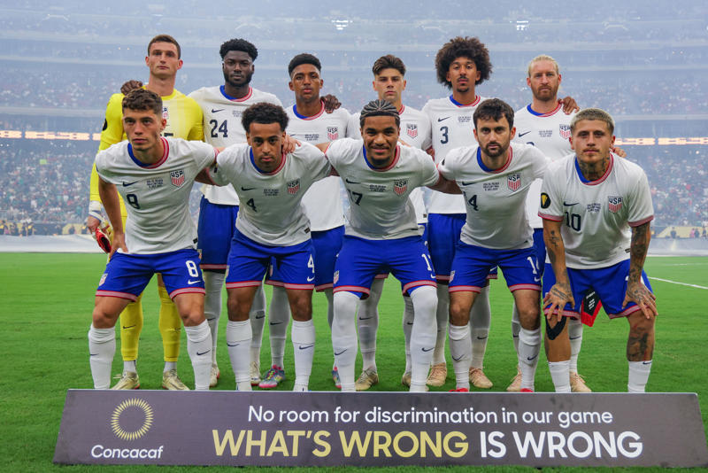 🚨 Headlines, ⚽️ Mexico 2, USA 1, ⚾️ MLB All-Stars: Rosters announced, 🇺🇸 Photos across America, 🌎 Photos around the world, 📊 By the numbers, 📺 Watchlist: Monday, July 7, 🏀 WNBA trivia, 🍿 Baker's Dozen: Top plays of the weekend