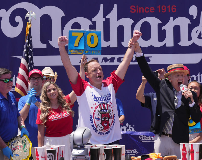 🚨 Headlines, ⚽️ Mexico 2, USA 1, ⚾️ MLB All-Stars: Rosters announced, 🇺🇸 Photos across America, 🌎 Photos around the world, 📊 By the numbers, 📺 Watchlist: Monday, July 7, 🏀 WNBA trivia, 🍿 Baker's Dozen: Top plays of the weekend
