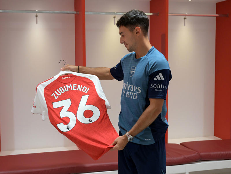 Transfer window live, Eze price revealed as Arsenal continue pursuit, ICYMI: Kyle Walker completes shock Burnley deal, Tottenham look to Koni de Winter, Zubimendi was a 'key target' for Arsenal, Arsenal in advanced talks over Gyokeres., Arteta highlights Zubimendi's football intelligence, Zubimendi: 'A huge moment in my career', More details on Zubimendi deal, DONE DEAL! Arsenal confirm Zubimendi signing, ICYMI: Mosquera wants to leave Valencia amid Arsenal interest, West Ham reject £50m Kudus bid from Tottenham, Arsenal agree personal terms with Noni Madueke, ICYMI: Manchester United sign teenage Paraguayan defender Diego Leon, ICYMI: Jamie Gittens announced by Chelsea, Arsenal set deadline over Viktor Gyokeres deal, Brentford hold firm on Bryan Mbeumo price, Newcastle eye top Italian centre-back