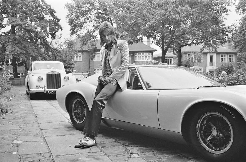 Rod Stewart – Lamborghini Miura P400 Famous people and nice cars have always had a close connection., The Rolling Stones - 1935 Bentley 3½ Litre, John Lennon - Rolls-Royce Phantom V, The Beatles - Triumph Herald, Steve McQueen - Ferrari 250 GT Lusso, Mick Jagger - Aston Martin DB6, Twiggy – Mercedes-Benz 250 SL, Keith Moon, James Brown & Muhammad Ali – 1966 Cadillac DeVille Convertible, Tony Curtis - Alvis TE21, The Who – Volvo P1800, Clint Eastwood – Austin-Healey 100M, Elvis Presley – Ford Thunderbird, Marvin Gaye – Rolls-Royce Phantom V, Led Zeppelin – Jaguar S-Type, Roger Moore – Volvo P1800, Roy Orbison – Rolls-Royce Phantom V, The Beatles – 1964 Ford Galaxie, John Lennon – Austin Maxi, Rod Stewart – Lamborghini Miura P400, Alice Cooper & Keith Moon - Rolls-Royces, Steve McQueen - Ferrari 275 GTS Convertible, Richard Burton – 1961 Rolls-Royce Silver Cloud II Drophead Coupé, Dean Martin – Jaguar E-Type, John Lennon – Radford Mini de Ville, Richard Burton & Elizabeth Taylor –Rolls-Royce Silver Wraith, Elvis Presley – BMW 507, Paul McCartney – Mini Cooper S De Ville, Johnny Hallyday – Triumph TR3, The Jackson Five & Diana Ross – Jaguar E-Type, John Lennon – Mercedes-Benz 600 Pullman, Michael Caine - Rolls-Royce Silver Shadow