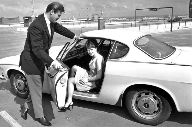Roger Moore – Volvo P1800 Famous people and nice cars have always had a close connection., The Rolling Stones - 1935 Bentley 3½ Litre, John Lennon - Rolls-Royce Phantom V, The Beatles - Triumph Herald, Steve McQueen - Ferrari 250 GT Lusso, Mick Jagger - Aston Martin DB6, Twiggy – Mercedes-Benz 250 SL, Keith Moon, James Brown & Muhammad Ali – 1966 Cadillac DeVille Convertible, Tony Curtis - Alvis TE21, The Who – Volvo P1800, Clint Eastwood – Austin-Healey 100M, Elvis Presley – Ford Thunderbird, Marvin Gaye – Rolls-Royce Phantom V, Led Zeppelin – Jaguar S-Type, Roger Moore – Volvo P1800, Roy Orbison – Rolls-Royce Phantom V, The Beatles – 1964 Ford Galaxie, John Lennon – Austin Maxi, Rod Stewart – Lamborghini Miura P400, Alice Cooper & Keith Moon - Rolls-Royces, Steve McQueen - Ferrari 275 GTS Convertible, Richard Burton – 1961 Rolls-Royce Silver Cloud II Drophead Coupé, Dean Martin – Jaguar E-Type, John Lennon – Radford Mini de Ville, Richard Burton & Elizabeth Taylor –Rolls-Royce Silver Wraith, Elvis Presley – BMW 507, Paul McCartney – Mini Cooper S De Ville, Johnny Hallyday – Triumph TR3, The Jackson Five & Diana Ross – Jaguar E-Type, John Lennon – Mercedes-Benz 600 Pullman, Michael Caine - Rolls-Royce Silver Shadow
