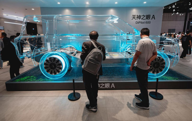Under siege, Self-driving stalls, ‘Catfish’ effect, Batteries and robots