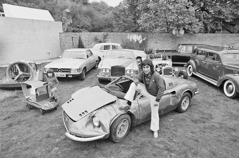 Keith Moon Famous people and nice cars have always had a close connection., The Rolling Stones - 1935 Bentley 3½ Litre, John Lennon - Rolls-Royce Phantom V, The Beatles - Triumph Herald, Steve McQueen - Ferrari 250 GT Lusso, Mick Jagger - Aston Martin DB6, Twiggy – Mercedes-Benz 250 SL, Keith Moon, James Brown & Muhammad Ali – 1966 Cadillac DeVille Convertible, Tony Curtis - Alvis TE21, The Who – Volvo P1800, Clint Eastwood – Austin-Healey 100M, Elvis Presley – Ford Thunderbird, Marvin Gaye – Rolls-Royce Phantom V, Led Zeppelin – Jaguar S-Type, Roger Moore – Volvo P1800, Roy Orbison – Rolls-Royce Phantom V, The Beatles – 1964 Ford Galaxie, John Lennon – Austin Maxi, Rod Stewart – Lamborghini Miura P400, Alice Cooper & Keith Moon - Rolls-Royces, Steve McQueen - Ferrari 275 GTS Convertible, Richard Burton – 1961 Rolls-Royce Silver Cloud II Drophead Coupé, Dean Martin – Jaguar E-Type, John Lennon – Radford Mini de Ville, Richard Burton & Elizabeth Taylor –Rolls-Royce Silver Wraith, Elvis Presley – BMW 507, Paul McCartney – Mini Cooper S De Ville, Johnny Hallyday – Triumph TR3, The Jackson Five & Diana Ross – Jaguar E-Type, John Lennon – Mercedes-Benz 600 Pullman, Michael Caine - Rolls-Royce Silver Shadow