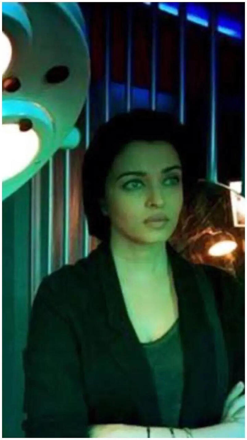 Anuradha and Sanaya- 'Jazbaa' Insia and Najma - 'Secret Superstar', Chanda and Apeksha - 'Nil Battey Sannata', Aditi and Aisha -'The Sky is Pink', Anila and Mira- 'Girls will be Girls', Anuradha and Sanaya- 'Jazbaa', Sheel and Supriya - 'Mai', Nayan, Anuradha and Masha- 'Tribhanga', Devki and Arya- 'Mom', Maya and Nia- 'Aatma', Vidya and Tia- 'Maatr'