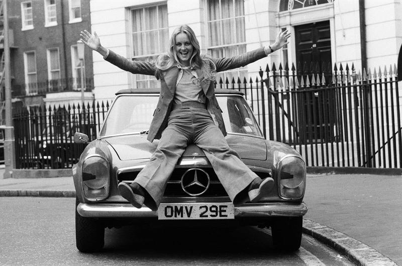 Twiggy – Mercedes-Benz 250 SL Famous people and nice cars have always had a close connection., The Rolling Stones - 1935 Bentley 3½ Litre, John Lennon - Rolls-Royce Phantom V, The Beatles - Triumph Herald, Steve McQueen - Ferrari 250 GT Lusso, Mick Jagger - Aston Martin DB6, Twiggy – Mercedes-Benz 250 SL, Keith Moon, James Brown & Muhammad Ali – 1966 Cadillac DeVille Convertible, Tony Curtis - Alvis TE21, The Who – Volvo P1800, Clint Eastwood – Austin-Healey 100M, Elvis Presley – Ford Thunderbird, Marvin Gaye – Rolls-Royce Phantom V, Led Zeppelin – Jaguar S-Type, Roger Moore – Volvo P1800, Roy Orbison – Rolls-Royce Phantom V, The Beatles – 1964 Ford Galaxie, John Lennon – Austin Maxi, Rod Stewart – Lamborghini Miura P400, Alice Cooper & Keith Moon - Rolls-Royces, Steve McQueen - Ferrari 275 GTS Convertible, Richard Burton – 1961 Rolls-Royce Silver Cloud II Drophead Coupé, Dean Martin – Jaguar E-Type, John Lennon – Radford Mini de Ville, Richard Burton & Elizabeth Taylor –Rolls-Royce Silver Wraith, Elvis Presley – BMW 507, Paul McCartney – Mini Cooper S De Ville, Johnny Hallyday – Triumph TR3, The Jackson Five & Diana Ross – Jaguar E-Type, John Lennon – Mercedes-Benz 600 Pullman, Michael Caine - Rolls-Royce Silver Shadow