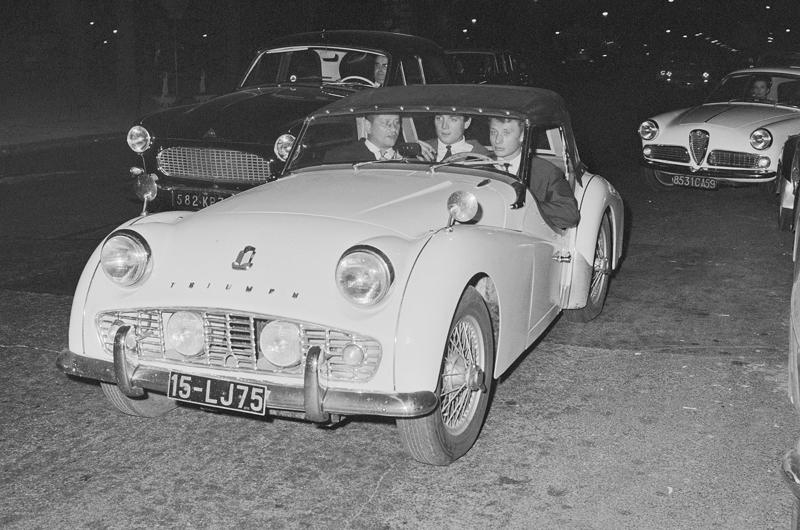 Johnny Hallyday – Triumph TR3 Famous people and nice cars have always had a close connection., The Rolling Stones - 1935 Bentley 3½ Litre, John Lennon - Rolls-Royce Phantom V, The Beatles - Triumph Herald, Steve McQueen - Ferrari 250 GT Lusso, Mick Jagger - Aston Martin DB6, Twiggy – Mercedes-Benz 250 SL, Keith Moon, James Brown & Muhammad Ali – 1966 Cadillac DeVille Convertible, Tony Curtis - Alvis TE21, The Who – Volvo P1800, Clint Eastwood – Austin-Healey 100M, Elvis Presley – Ford Thunderbird, Marvin Gaye – Rolls-Royce Phantom V, Led Zeppelin – Jaguar S-Type, Roger Moore – Volvo P1800, Roy Orbison – Rolls-Royce Phantom V, The Beatles – 1964 Ford Galaxie, John Lennon – Austin Maxi, Rod Stewart – Lamborghini Miura P400, Alice Cooper & Keith Moon - Rolls-Royces, Steve McQueen - Ferrari 275 GTS Convertible, Richard Burton – 1961 Rolls-Royce Silver Cloud II Drophead Coupé, Dean Martin – Jaguar E-Type, John Lennon – Radford Mini de Ville, Richard Burton & Elizabeth Taylor –Rolls-Royce Silver Wraith, Elvis Presley – BMW 507, Paul McCartney – Mini Cooper S De Ville, Johnny Hallyday – Triumph TR3, The Jackson Five & Diana Ross – Jaguar E-Type, John Lennon – Mercedes-Benz 600 Pullman, Michael Caine - Rolls-Royce Silver Shadow