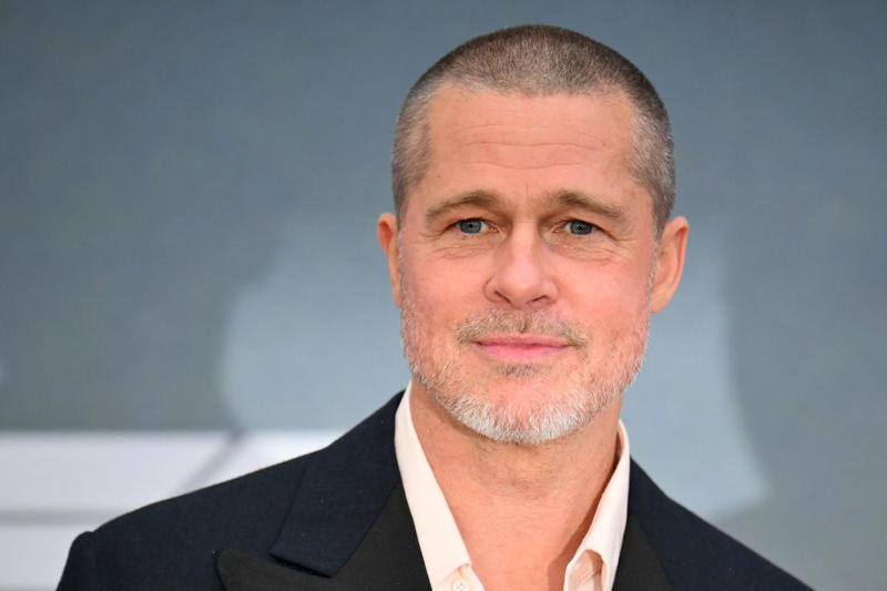 Brad Pitt, Pierce Brosnan, Barbra Streisand, Harrison Ford, Sarah Paulson, Cameron Diaz, Sharon Stone, Andie MacDowell, Antonio Banderas, Brooke Shields, Cate Blanchett, Charlize Theron, Daniel Craig, Leonardo DiCaprio, Drew Barrymore, Eva Longoria, George Clooney, Halle Berry, Heidi Klum, Jared Leto, Jodie Foster, Javier Bardem, Johnny Depp, Julia Roberts, Julianne Moore, Juliette Binoche, Kate Beckinsale, Kate Moss, Kate Winslet, Laura Dern, Liv Tyler, Meryl Streep, Michael Fassbender, Michelle Pfeiffer, Penélope Cruz, Rachel Weisz, Russell Crowe, Salma Hayek, Amanda Peet, Sigourney Weaver