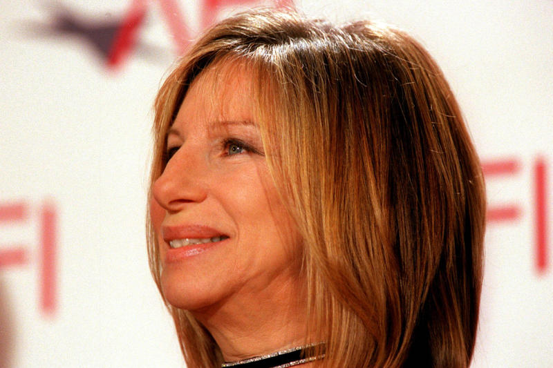 Brad Pitt, Pierce Brosnan, Barbra Streisand, Harrison Ford, Sarah Paulson, Cameron Diaz, Sharon Stone, Andie MacDowell, Antonio Banderas, Brooke Shields, Cate Blanchett, Charlize Theron, Daniel Craig, Leonardo DiCaprio, Drew Barrymore, Eva Longoria, George Clooney, Halle Berry, Heidi Klum, Jared Leto, Jodie Foster, Javier Bardem, Johnny Depp, Julia Roberts, Julianne Moore, Juliette Binoche, Kate Beckinsale, Kate Moss, Kate Winslet, Laura Dern, Liv Tyler, Meryl Streep, Michael Fassbender, Michelle Pfeiffer, Penélope Cruz, Rachel Weisz, Russell Crowe, Salma Hayek, Amanda Peet, Sigourney Weaver