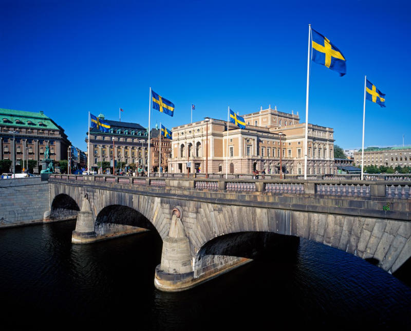How much does it cost to move from the US to Australia?, How much does it cost to move from the US to Italy?, How much does it cost to move from the US to Thailand?, How much does it cost to move from the US to Sweden?, Tips to make a move cheaper