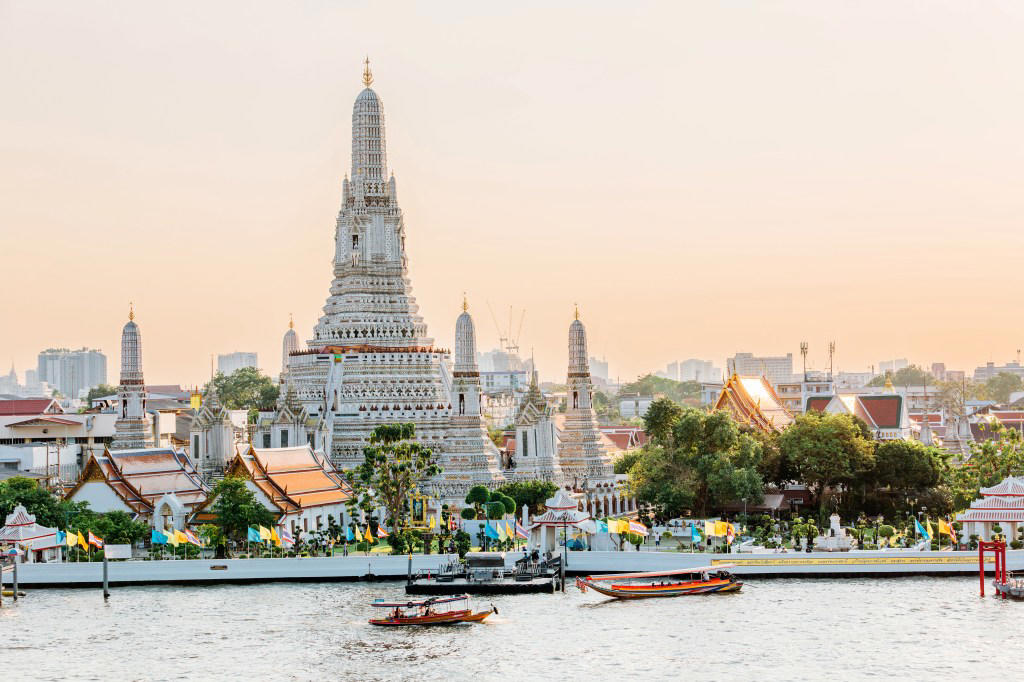 How much does it cost to move from the US to Australia?, How much does it cost to move from the US to Italy?, How much does it cost to move from the US to Thailand?, How much does it cost to move from the US to Sweden?, Tips to make a move cheaper