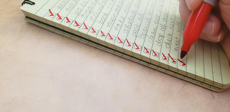4) Make a list 1) Tackle the bathroom first, 2) Be realistic, 3) Reward yourself, 4) Make a list, 5) Turn the television off, 6) Use timers and take photos, 7) Change your mindset, 8) Preparation is key, 9) Just 10 minutes, 10) Sort your wardrobe, 11) Create a filing system, 12) Teach children to clear up after themselves, 13) Bulk delete emails, 14) Use the sandwich method