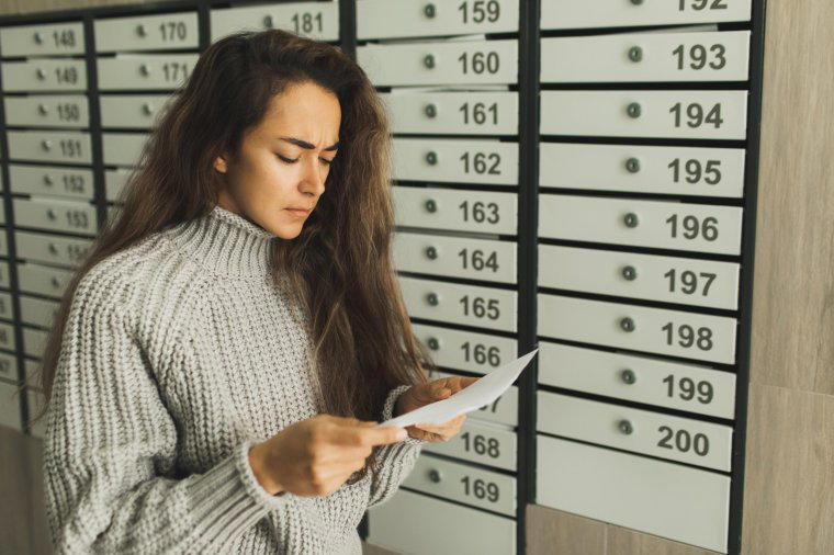 11) Create a filing system 1) Tackle the bathroom first, 2) Be realistic, 3) Reward yourself, 4) Make a list, 5) Turn the television off, 6) Use timers and take photos, 7) Change your mindset, 8) Preparation is key, 9) Just 10 minutes, 10) Sort your wardrobe, 11) Create a filing system, 12) Teach children to clear up after themselves, 13) Bulk delete emails, 14) Use the sandwich method