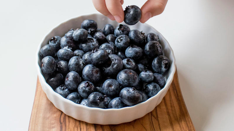 1. Blueberries, 2. Salmon, 3. Spinach, 4. Walnuts, 5. Greek Yogurt, 6. Sweet Potatoes, 7. Green Tea, 8. Quinoa, 9. Avocado, 10. Broccoli, 11. Almonds, 12. Turmeric, 13. Beans, 14. Flaxseeds, 15. Apples, 16. Garlic, 17. Oats, 18. Kale, 19. Pomegranate, 20. Chia Seeds