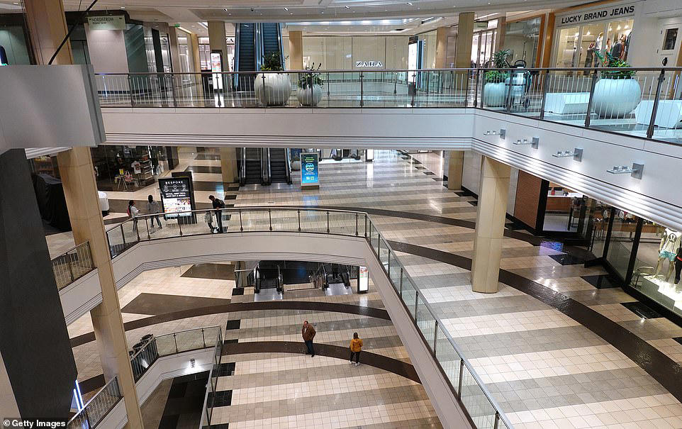 San Francisco's biggest mall loses another clothing store