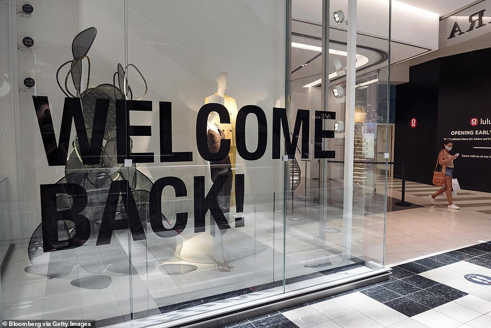 San Francisco's biggest mall loses another clothing store
