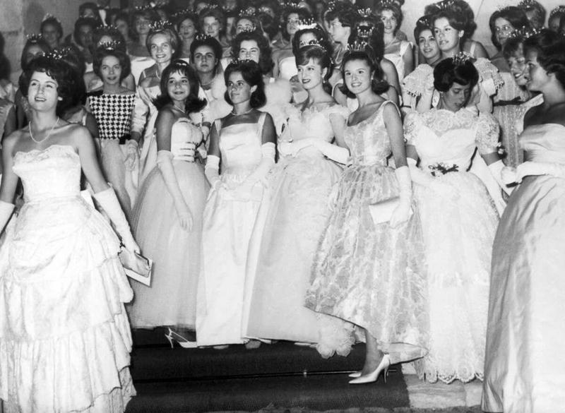 3. A Debutant Ball back in 1955 1. A couple of the parents hanging around back in 1955, 2. A London record store back in 1955 with customers hanging out in their lovely listening booths, 3. A Debutant Ball back in 1955, 4. A couple of the grandparents hanging out in their home back in 1955 in Illinois, 5. Spain, circa 1955, 6. Girls from Germany in 1955, 7. Throwing it all the way back to July 2nd, 1955, 8. A lovely shot from school out in Sweden in 1955, 9. Manhattan, Times Square, 1955, 10. Hanging in the kitchen in New York, 1955, 11. The fish was delightful back in 1955, 12. Riding in the front with mom in 1955, 13. Drag racing in Los Angeles in 1955, 14. East Pender Street in Vancouver, BC, 1955, 15. A man bragging out in Spain in 1955, 16. East Harlem, New York City, circa 1955, 17. Harris and McKeever Market in Pittsburgh, circa 1955, 18. Commuters reading their newspapers on a train in Philadelphia, circa 1955, 19. A solid roller skating faceplant moment, 20. The scooter kids hanging out in Bonn, Germany, 1955, 21. All aboard for that sweet Saturday afternoon matinee, 22. Women and children hanging out at a pier in Hong Kong, circa 1955, 23. A busy mom out in New Rochelle, New York, 1955