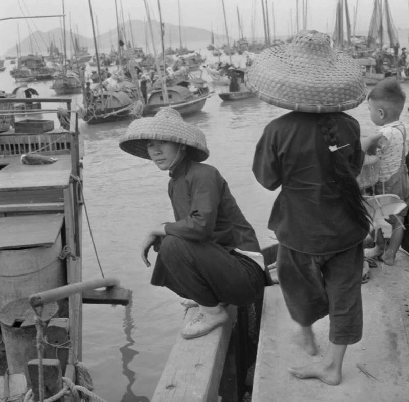 22. Women and children hanging out at a pier in Hong Kong, circa 1955 1. A couple of the parents hanging around back in 1955, 2. A London record store back in 1955 with customers hanging out in their lovely listening booths, 3. A Debutant Ball back in 1955, 4. A couple of the grandparents hanging out in their home back in 1955 in Illinois, 5. Spain, circa 1955, 6. Girls from Germany in 1955, 7. Throwing it all the way back to July 2nd, 1955, 8. A lovely shot from school out in Sweden in 1955, 9. Manhattan, Times Square, 1955, 10. Hanging in the kitchen in New York, 1955, 11. The fish was delightful back in 1955, 12. Riding in the front with mom in 1955, 13. Drag racing in Los Angeles in 1955, 14. East Pender Street in Vancouver, BC, 1955, 15. A man bragging out in Spain in 1955, 16. East Harlem, New York City, circa 1955, 17. Harris and McKeever Market in Pittsburgh, circa 1955, 18. Commuters reading their newspapers on a train in Philadelphia, circa 1955, 19. A solid roller skating faceplant moment, 20. The scooter kids hanging out in Bonn, Germany, 1955, 21. All aboard for that sweet Saturday afternoon matinee, 22. Women and children hanging out at a pier in Hong Kong, circa 1955, 23. A busy mom out in New Rochelle, New York, 1955