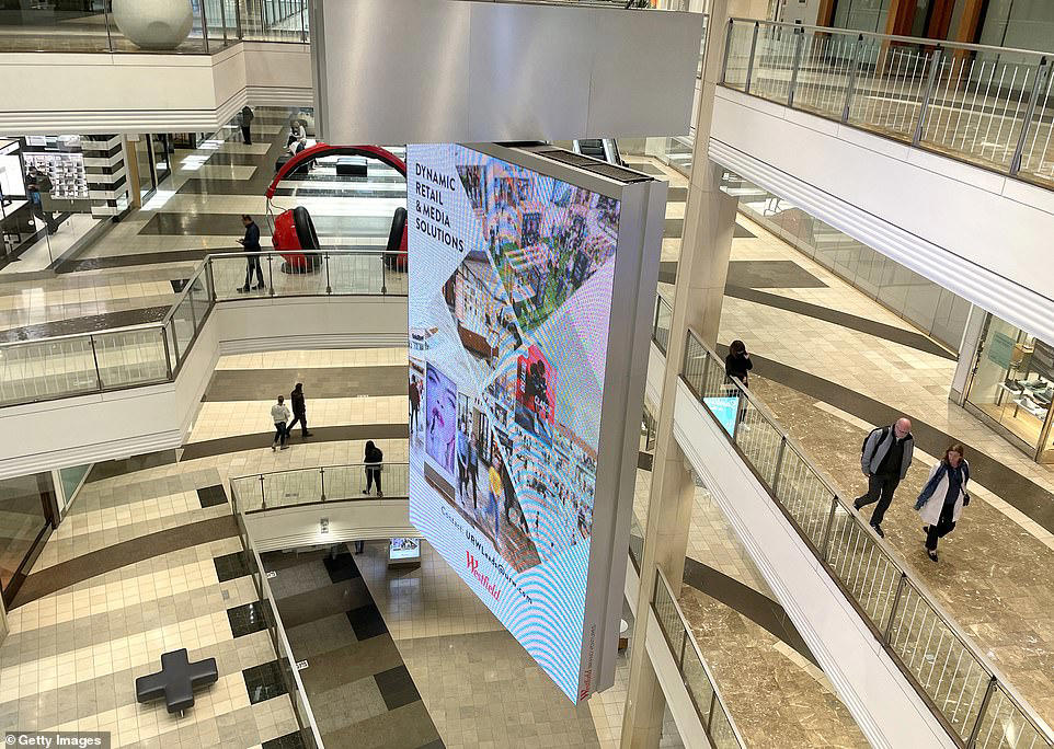 San Francisco's biggest mall loses another clothing store