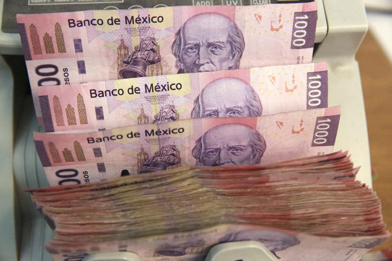 Best-performing emerging currencies Greatest US dollar decline in decades, Set to slip after being at its strongest, Best-performing emerging currencies, 18.75 pesos per dollar, Keys to the strength of the Mexican peso, Fed policy puts pressure on US dollar, Trade uncertainty, Interest in emerging currencies, Gold and euro soar on dollar weakness and global uncertainty, Economic uncertainty, A challenge for exports, The Mexican peso in the face of global political uncertainty, Biggest drop against the peso since 1973, Sheinbaum highlights solid policies as a driver