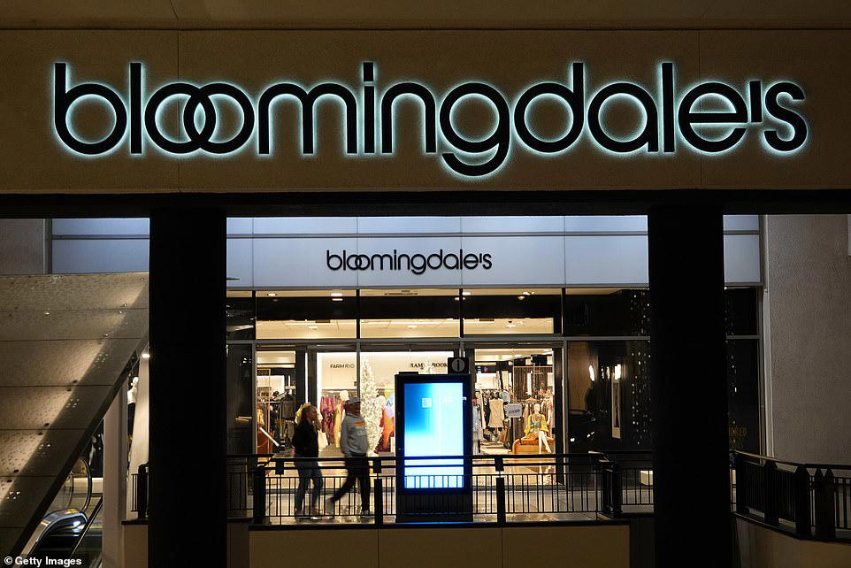 San Francisco's biggest mall loses another clothing store