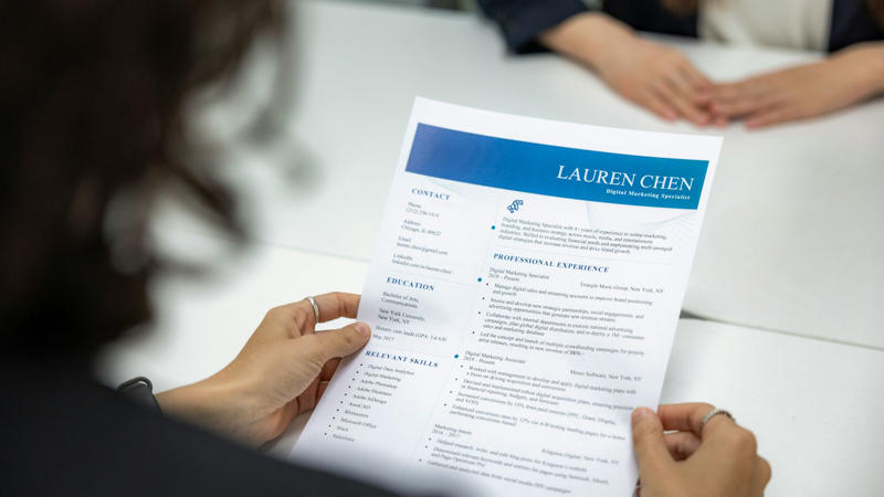 8. Bring Your Resume 1. Go in Unprepared, 2. Blunt Intentions, 3. Not Ask Questions, 4. Show Up Late, 5. Unprofessional Attire, 6. Rambling, 7. Bad Mouth Employers, 8. Curt Answers, 9. Cursing, 10. Memorizing a Script, 1. Balance Yourself, 2. Confidence, 3. Do Your Research, 4. Ask the Right Questions, 5. Mention Their Values, 6. Be Yourself, 7. Practice a Good Intro, 8. Bring Your Resume, 9. Eye Contact, 10. Send a Thank You Email