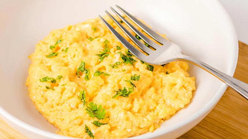 4. Scrambled Eggs 1. Apples, 2. Tough Meat, 3. Chewing Gum, 4. Bagels, 5. Layered Sandwiches & Burgers, 6. Hard & Chewy Candies, 7. Hard Nuts & Seeds, 8. Crunchy Vegetables, 9. Fried Foods, 10. Popcorn, 2. Mashed Potatoes, 4. Scrambled Eggs, 6. Boiled Vegetables, 7. Yogurt, 8. Pudding, 9. Ice Cream, 10. Bananas & Soft Fruits