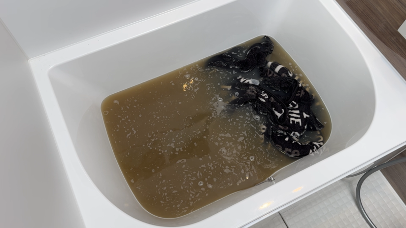 タグを見て「洗える」かチェック！, 洗い方の基本　3ステップ, 頑固なニオイ・黄ばみには「40℃×30分のつけ置き」, 13年ぶりに洗ったクッションが“沼色”に！？, 洗えない素材は、無理せずカバーや干し方で対処, 今日のうちに“洗えるクッション”を見直して