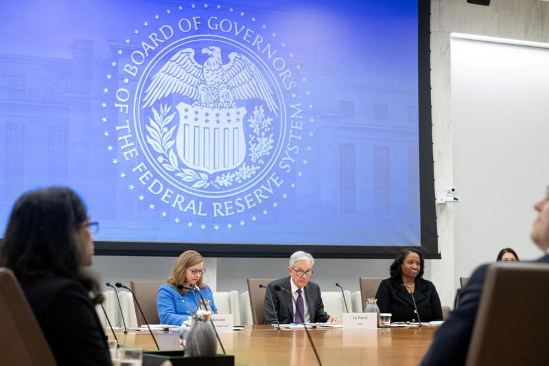 Fed policy puts pressure on US dollar Greatest US dollar decline in decades, Set to slip after being at its strongest, Best-performing emerging currencies, 18.75 pesos per dollar, Keys to the strength of the Mexican peso, Fed policy puts pressure on US dollar, Trade uncertainty, Interest in emerging currencies, Gold and euro soar on dollar weakness and global uncertainty, Economic uncertainty, A challenge for exports, The Mexican peso in the face of global political uncertainty, Biggest drop against the peso since 1973, Sheinbaum highlights solid policies as a driver