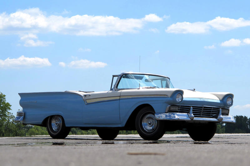 Ford Fairlane 500 Skyliner (1957) Ford Fairlane 500 Skyliner (1957), Rover P6 (1963), Mercedes-Benz 600 (1964), BRM H16 (1966), Citroën SM (1970), Citroën Birotor (1973), Aston Martin Lagonda (1976), Buick Reatta (1988), Mitsubishi 3000GT (1990), Subaru SVX (1991), Jaguar XJ220 (1992), Porsche 911 Targa (1996), Peugeot 206 CC (2000), Volkswagen Phaeton (2002), Citroën C3 Pluriel, Bugatti Veyron (2005), Lexus LFA (2010)