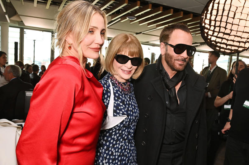 Her role as a grandmother Anna Wintour will no longer be editor-in-chief of Vogue, Resigns after 37 years, She is not leaving Vogue entirely, Retains her management positions, A new publishing figure, Her activities, Tennis and theatre editor, Very influential in the fashion world, Revitalised Vogue US, Important changes, The first man on the cover, 'The Devil Wears Prada', was that you?, Organiser of the MET Gala, Her role as a grandmother