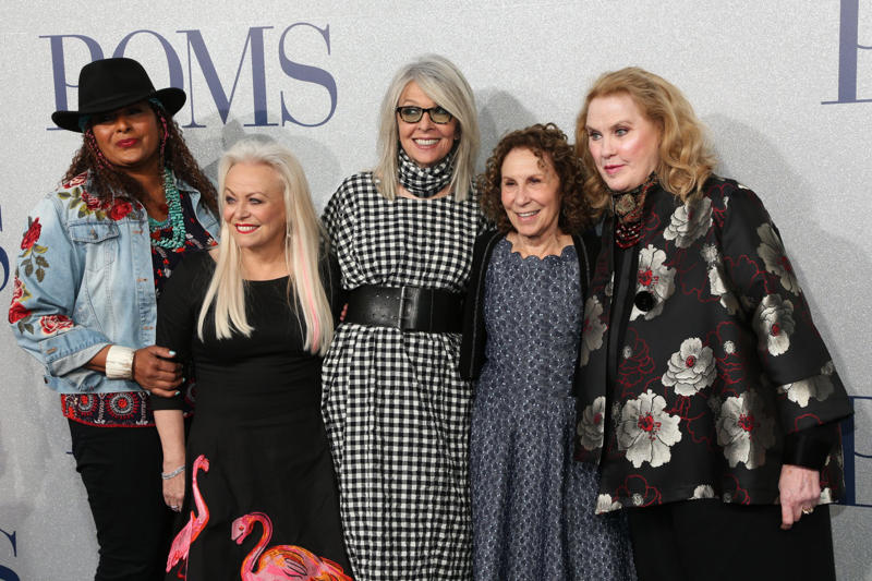 A unique destination, Your meeting with Danny DeVito, A decade of small roles, The character Carla Tortelli, The art of keeping your feet on the ground, Discreet and essential, Matilda (1996), Rhea Perlman is not a diva, Separated yes, but inseparable, A surprise return in 'Barbie' (2023)
