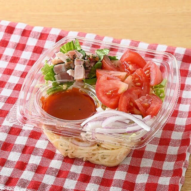 旬の野菜を手軽においしく！ファミマの「ちょいデリ」で夏バテ対策♪, ①トマトとベーコンのパスタサラダ, ②たんぱく質が摂れる！豚しゃぶとおろしのパスタサラダ, ③甘辛みそダレの肉みそキャベツ, ④彩り野菜のラタトゥイユ
