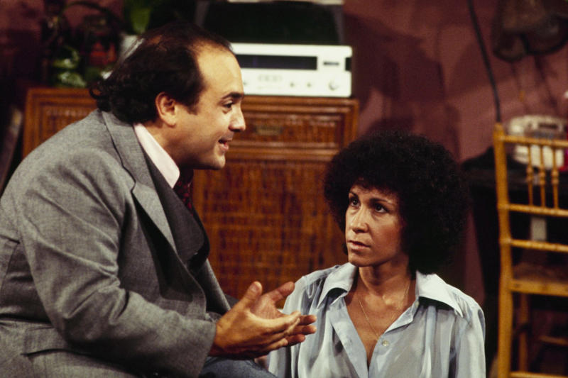 A unique destination, Your meeting with Danny DeVito, A decade of small roles, The character Carla Tortelli, The art of keeping your feet on the ground, Discreet and essential, Matilda (1996), Rhea Perlman is not a diva, Separated yes, but inseparable, A surprise return in 'Barbie' (2023)