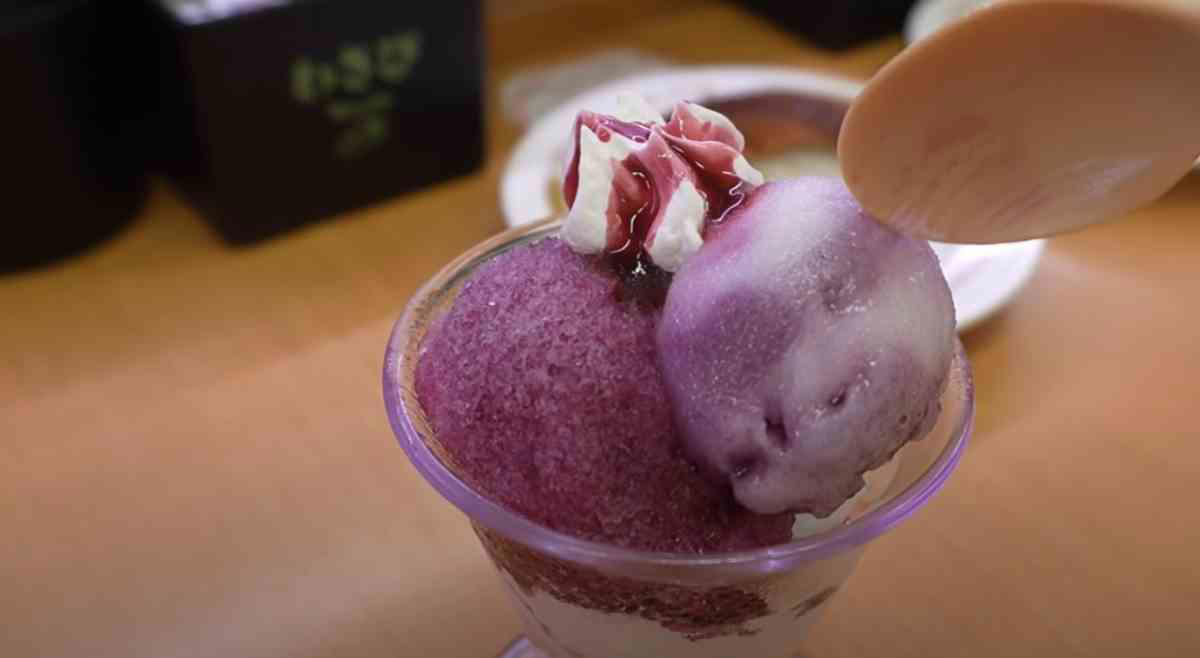「ピリ辛キンパ包み」の詳細, BTSコラボピックつき！, カルビ・キムチで韓国を味わえる一品！, 「旨辛ミンチラーメン」の詳細, かわいいアクスタ付き！, 麻婆風のおいしいラーメン！, 「爽やかぶどうパフェ」の詳細, 抽選券つきのステッカーつき！, ぶどうを味わえるジューシーなパフェ！