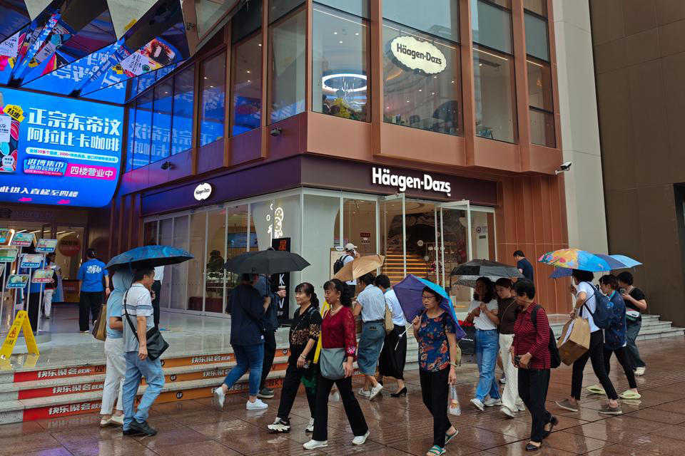 「特別な日」のアイス, スタバ、ハーゲンダッツ…米「高級」ブランドの不振, 日本市場との共通点と違い, スタバとハーゲンダッツの共通点, 古くて不透明なマーケティング戦略, ハーゲンダッツとスタバは似た運命をたどるのか